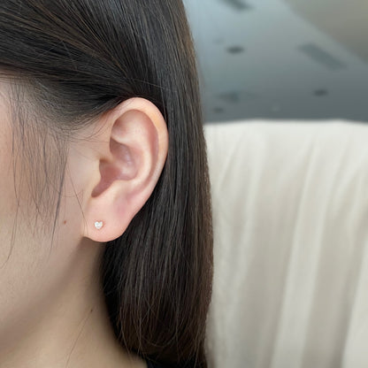 [Amore Jewelry]Sparkling Heart Shaped Simple Earrings