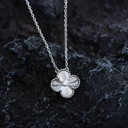 [Opulent Aurora]CLOVER  15MM DIAMOND LASER NECKLACE SILVER