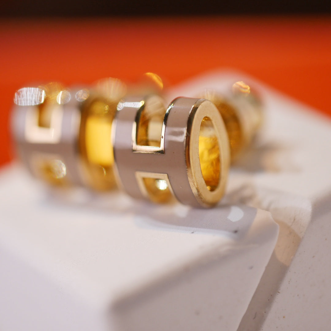 [Opulent Aurora]MINI POP H GOLD EARRINGS GREY