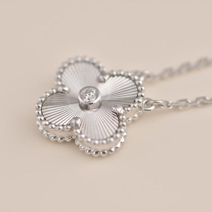 [Opulent Aurora]CLOVER  15MM DIAMOND LASER NECKLACE SILVER
