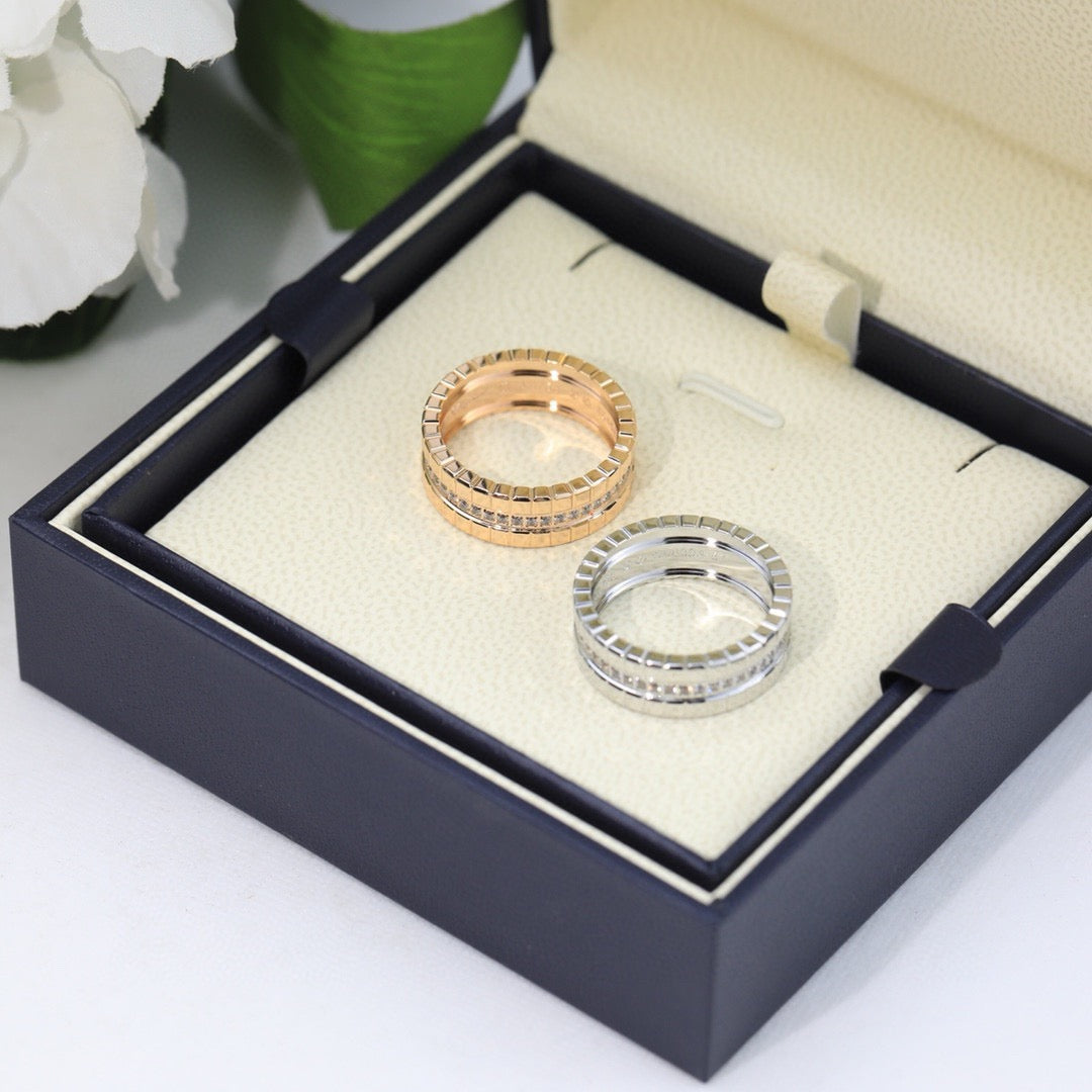 [Opulent Aurora]ICE CUBE RING WITH DIAMONDS