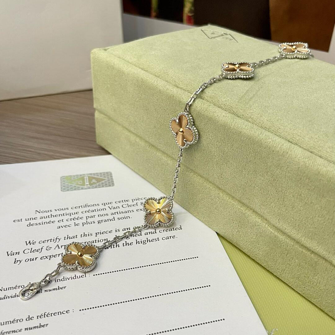 [Luxe Jewelry]CLOVER  5 MOTIFS  CHRISTMAS LIMITED EDITION BRACELET