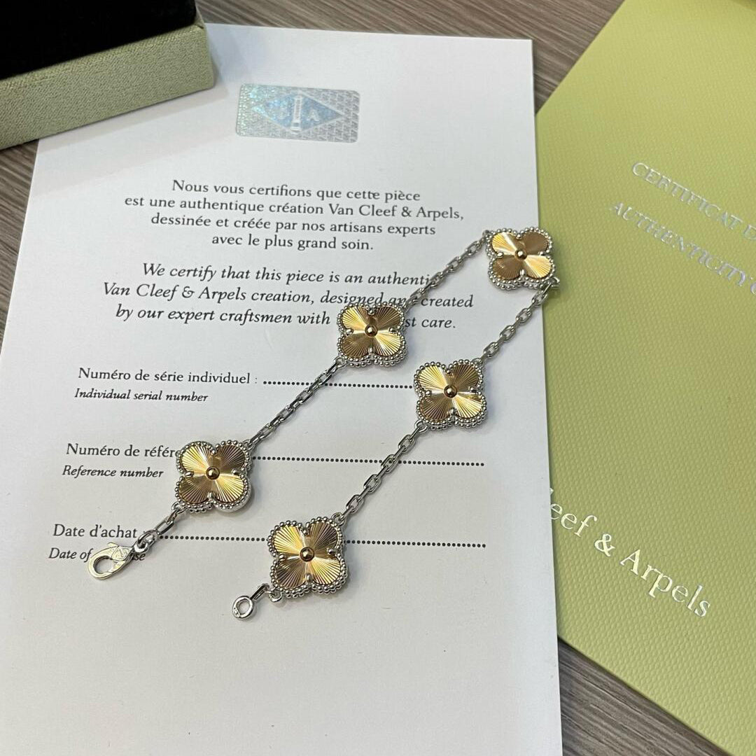 [Opulent Aurora]CLOVER  5 MOTIFS  CHRISTMAS LIMITED EDITION BRACELET